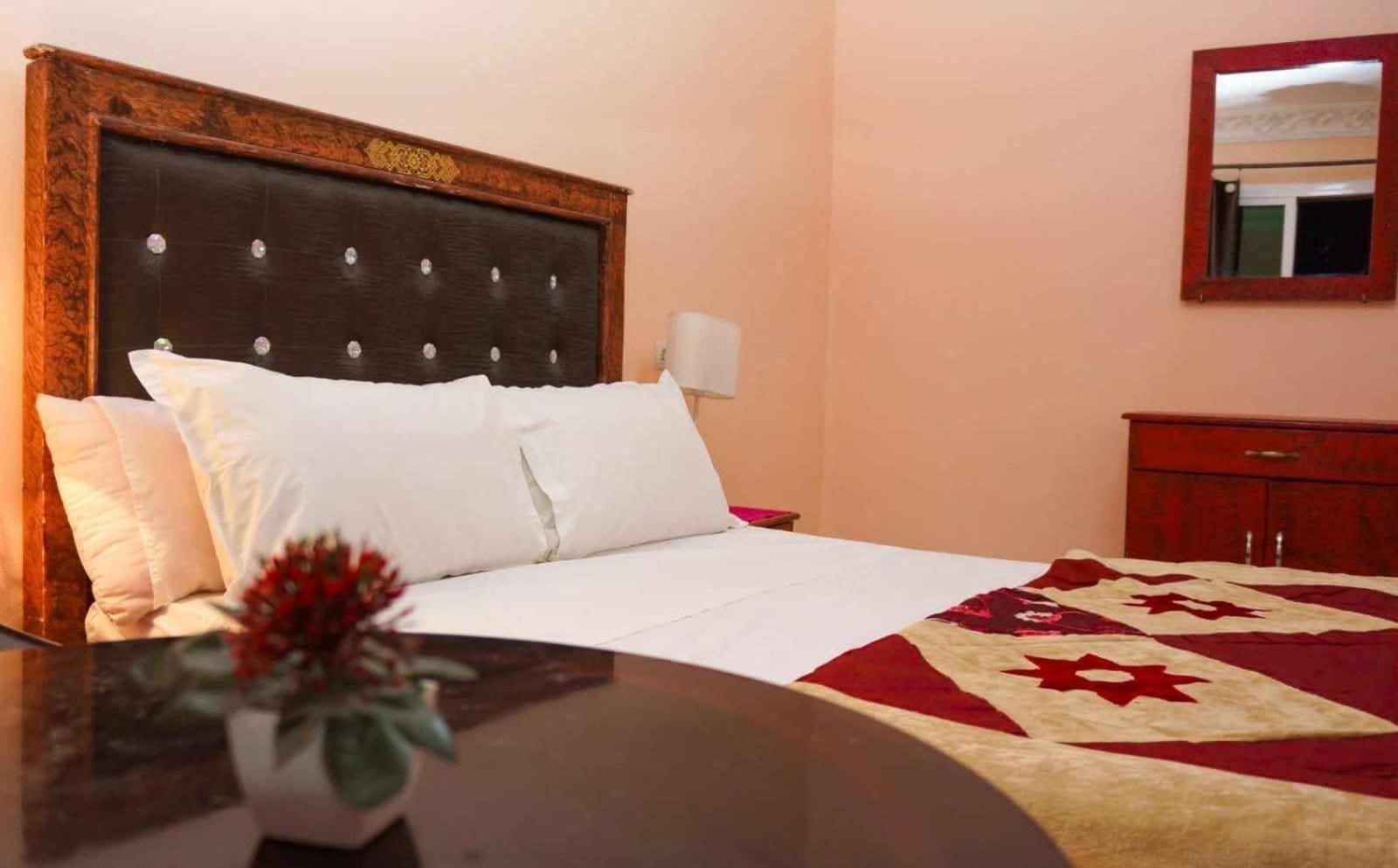 Hotel Ain Leuh Buitenkant foto
