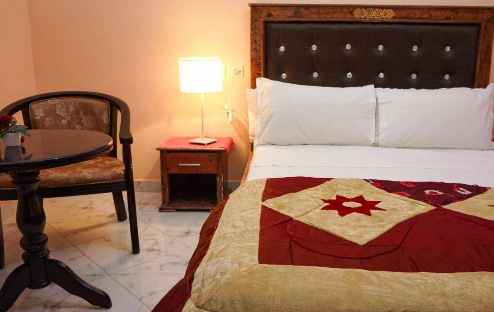 Hotel Ain Leuh Buitenkant foto